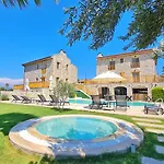Zeyt Hotel